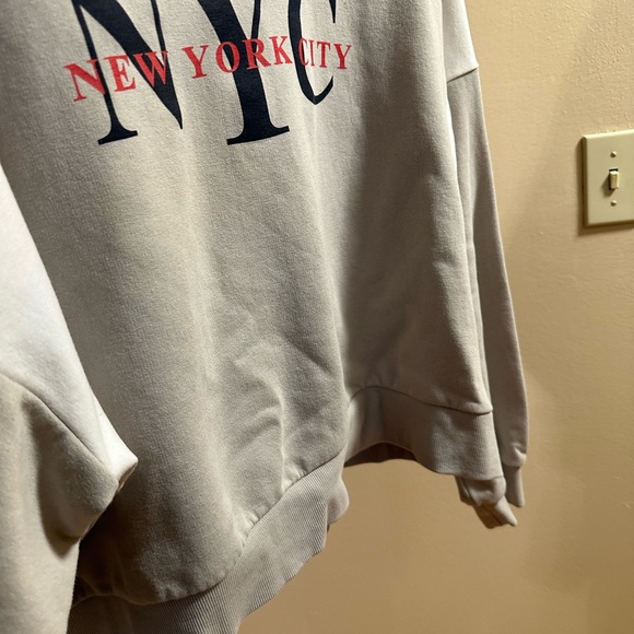H&M NYC sweatshirt - Picture 5 of 7